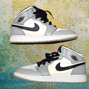 Air Jordan 1 Mid Light Smoke Grey Size 7Y